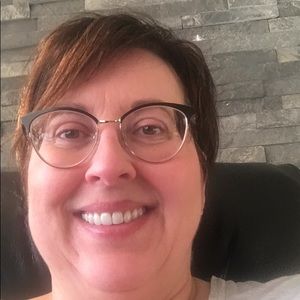 Meet your Posher, Mona